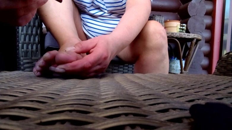 Hot-Pussy66: Painting toenails ** Outdoor **