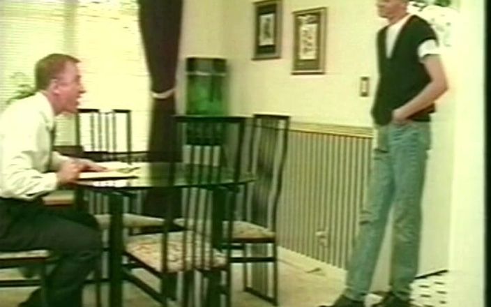 Gay 90's Vintage Porn: 性感的屁股在发情 #4
