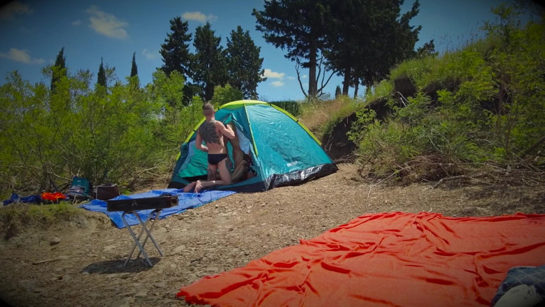 Falcon Al straight porn: - 男が妻と二人の男とテントで硬く同意した