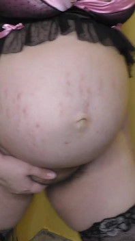 妊娠9ヶ月熟女妻がお腹と剛毛おまんこを見せつけてくれます!- ミルキーマリ