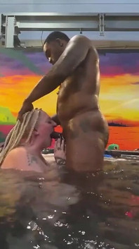 Rome Major en servicio de asistencia en jacuzzi