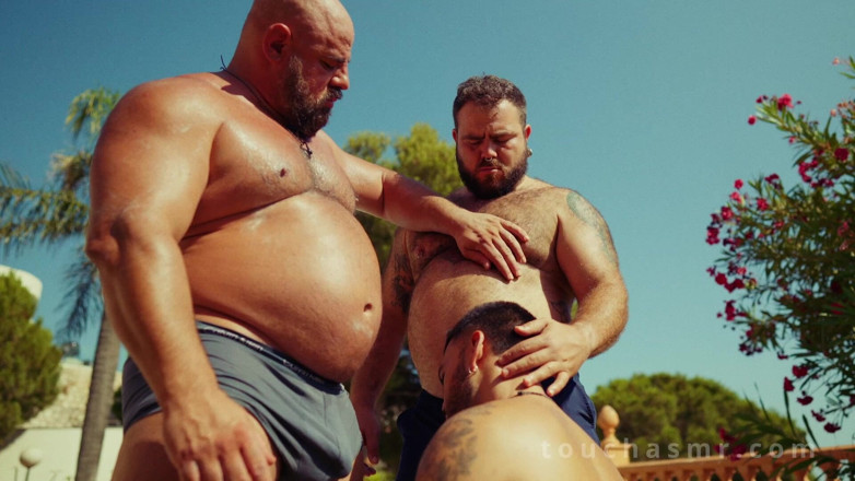 Charlie Ferreira: Zonnecrème op twee grote knappe beren massage asmr zetten