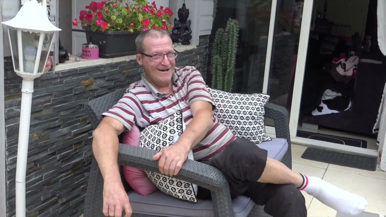 Enzo Rimenez: Enzo Rimenez geneukt in de expositietuin door een jonge hetero...
