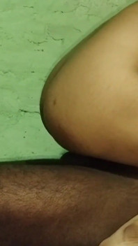 Indische Desi-milf geneukt door haar stiefzoon in haar strakke poesje