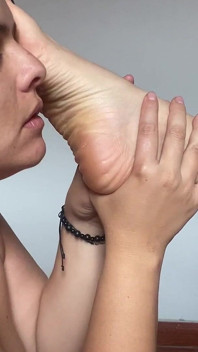 感官快乐：女友发现脚底的狂喜