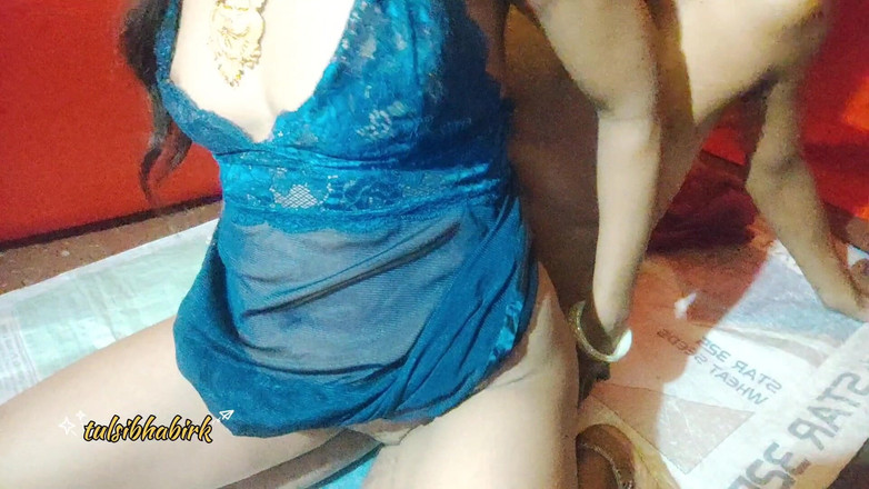 Tulsibhabhi: Indisk fru sexvideo / man med fru och fru skjuter i...