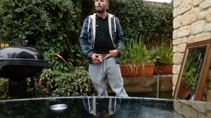 Rockardglans: Rockardglans show for neighbors wanking and cumming on patio table