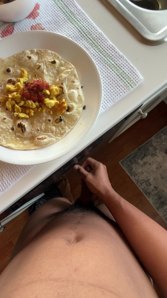 ThesubJojo: Thesubjojo - Membuat makan tengah hari dengan sos krim khas