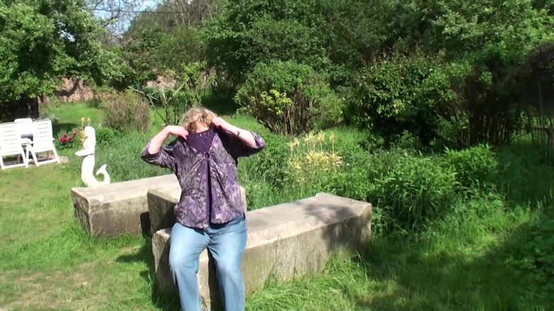 Muschi movie official: Ugly XXL milf fucking in the garden