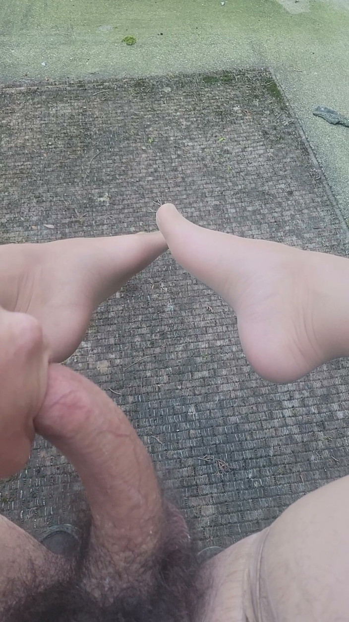 Feet Lover: Tvrdé stříkání venku v silonkách