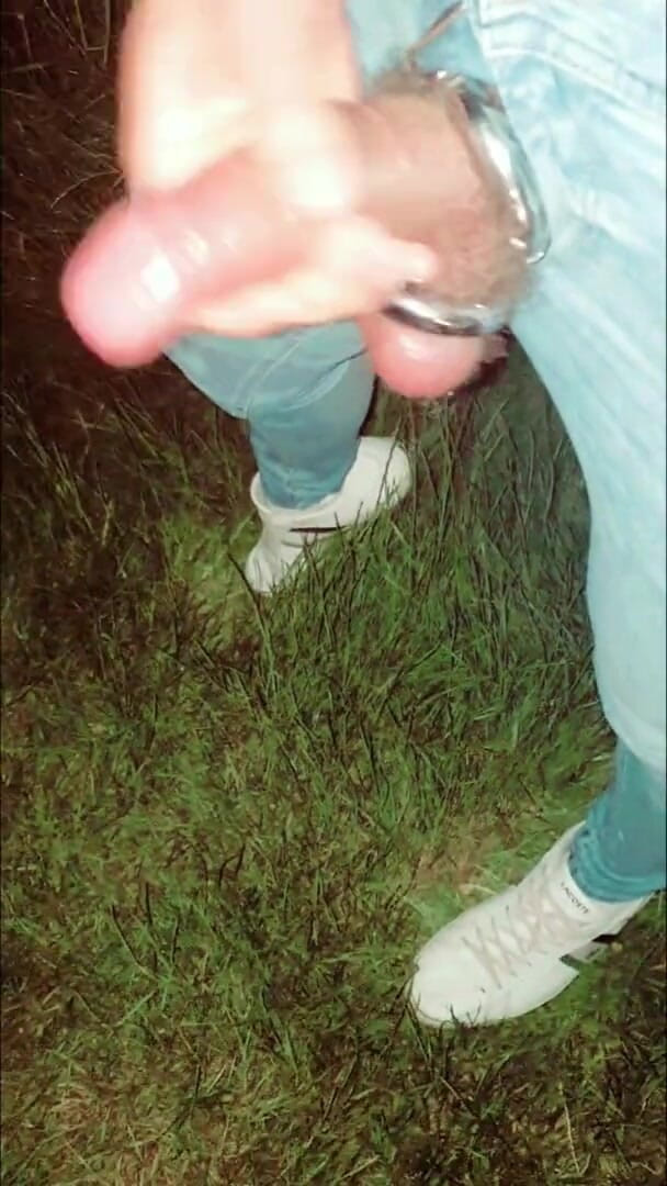 Slutboyben: Slutboyben Cam4 înainte de a fi umplută de spermă pe ii
