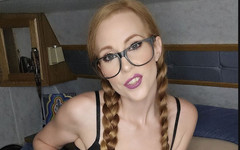 Tushytech: Sunsetred Spreads Her Legs