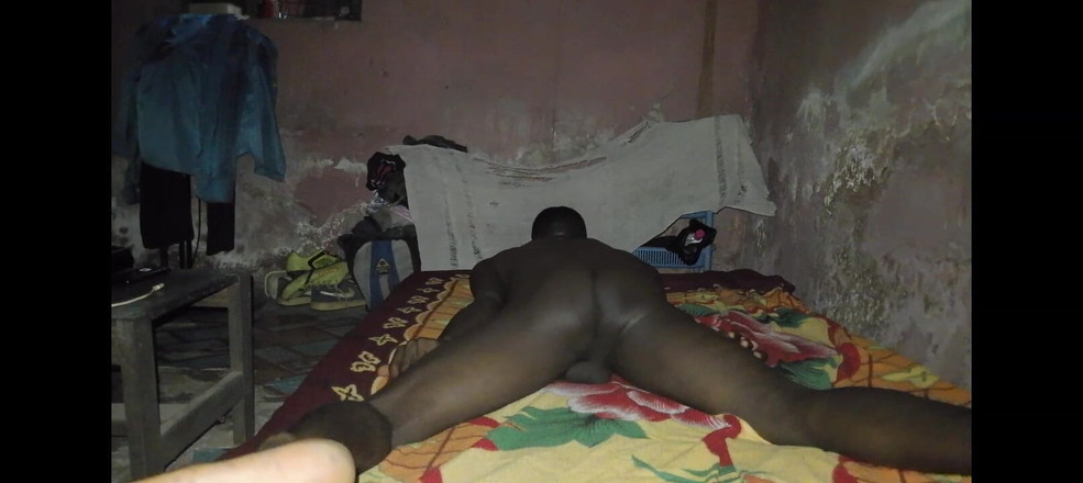 Masturbator emmy: Bobby Johnson, africký černoch nemůže přestat šukat svou postel