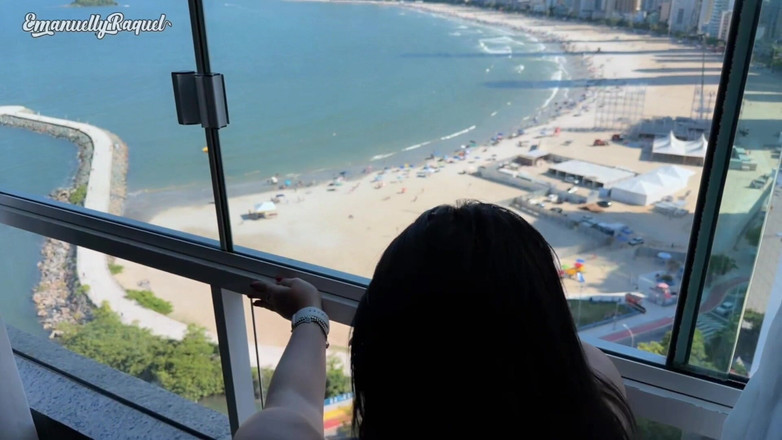 Emanuelly Raquel: 모두가 봤던 해변 앞 발코니에서 공개적으로 사정하는 모습!!