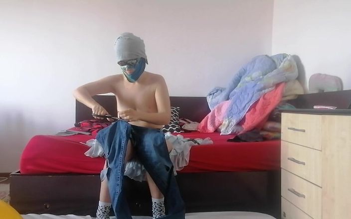 Mirsur: Amateur Wife Tries on Clothes and Cuts Them