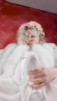 Transfurbitch genießt wunderschöne cumshots in Foxfur