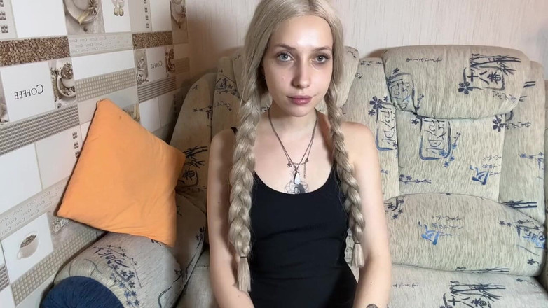 LyalkaRPG: Üvey kız kardeşim her gün onunla eğleniyor