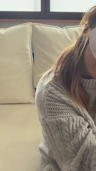 Vdaná žena, která opakovaně přivádí muže k orgasmu rukama a ústy