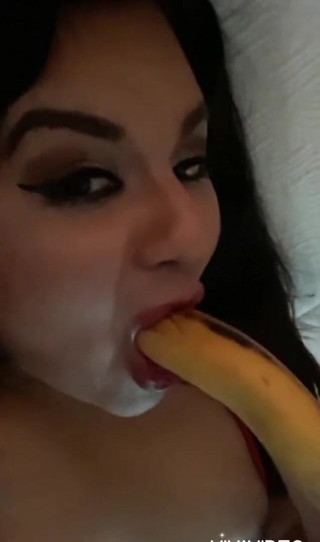 Miss Madii: Domnișoara Madii - muie cu banană FĂRĂ AUDIO