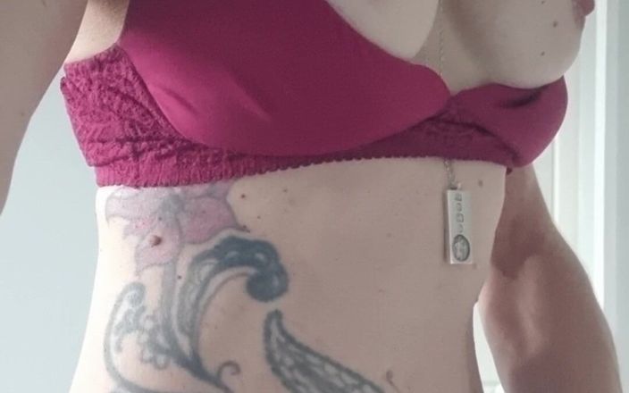 Demelza: Je me sens sexy et sexy dans de la lingerie...