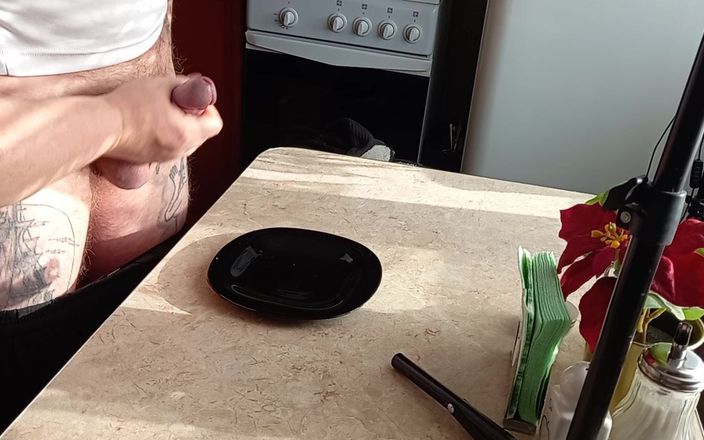 Sweet July: Masturbez o pulă în bucătărie, la un mic dejun de dimineață