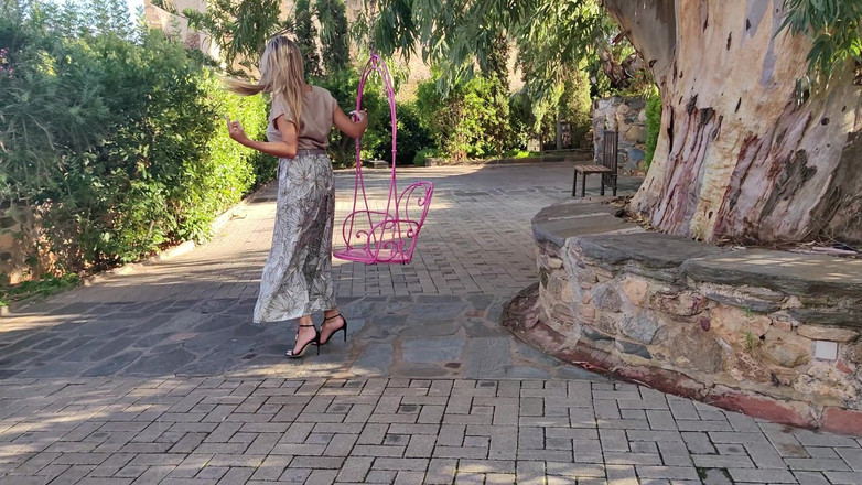 Goddess Lena: Любуйся мной в моем саду