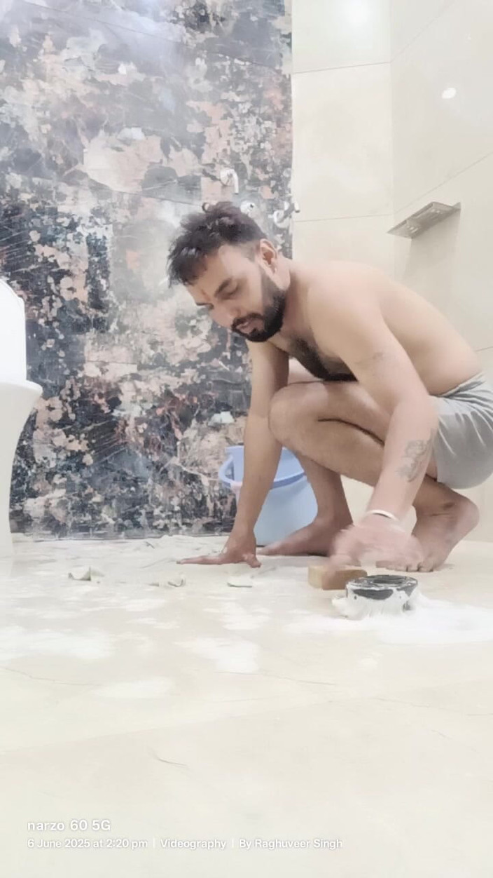 Rajasthani-old-lover: Il patrigno indiano e il patrigno si divertono nella doccia