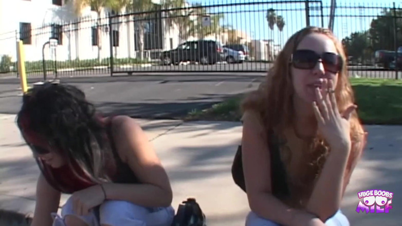 Huge Boobs MILF: Isis Ray e leighlani Red accettano volentieri di filmare il...