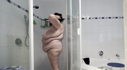 WeAreFukBunnies: Moglie troia tra la doccia