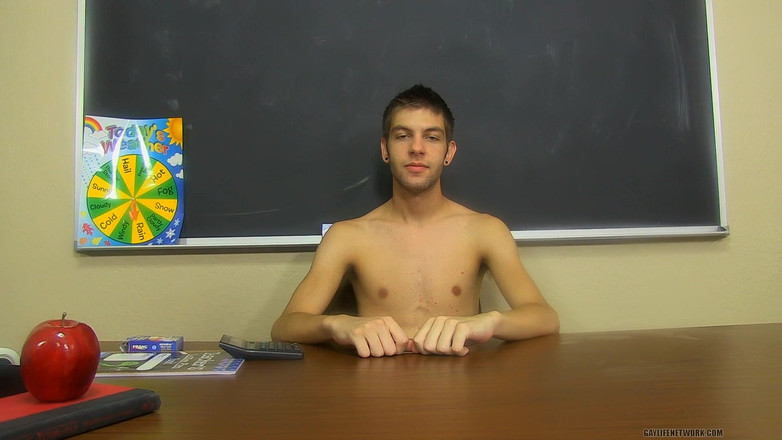 Teach Twinks: Max sparar för medicin college!