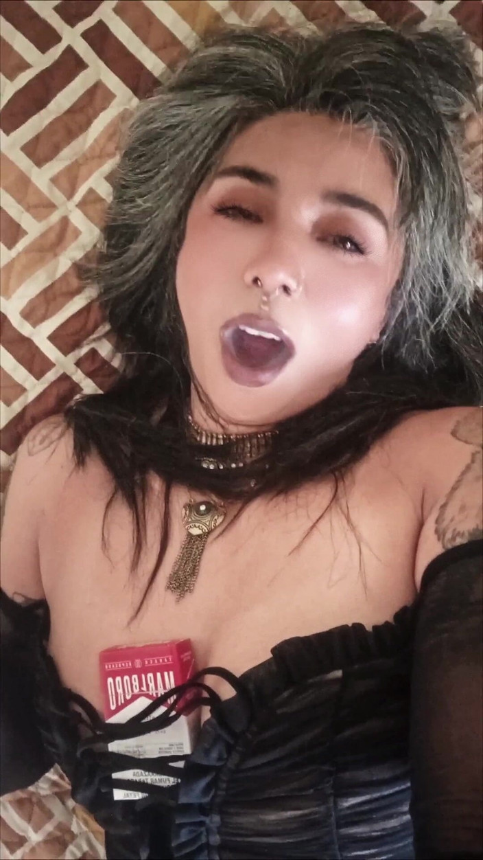 Casia Castro: Luangkan waktu Anda dan merokok bersama saya