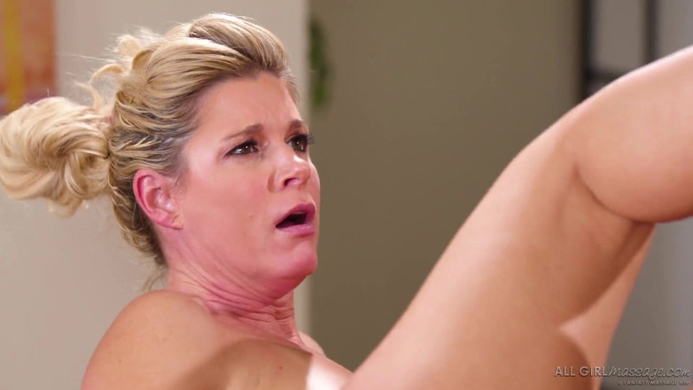 All Girl Massage: AllGirlMassage - Il ciclista dolirante - Jaye Summers