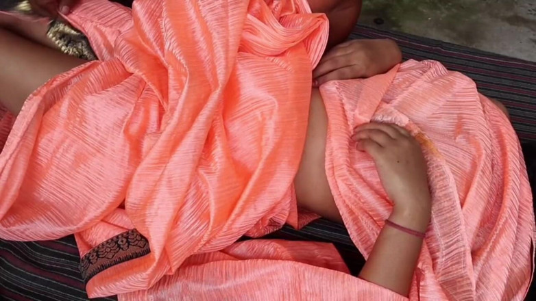 Saloni: 我的妻子与美丽的妻子提交调情 18