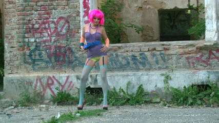 Public Entertainment: Sexy babe with colored hair adores teasing with her sexy...