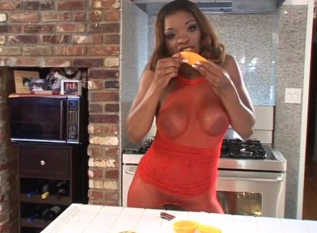 Black Jass: Ébano gostosa em lingerie vermelha fodendo