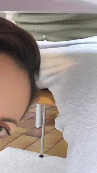 Moje žena se rozhodla, že mi vykouří, když pracuji na home officu během online setkání