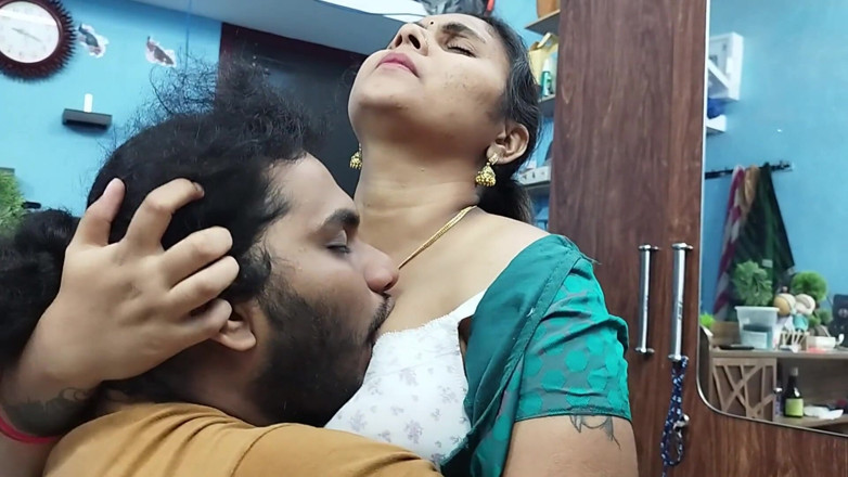Vaigavarun45: Ông chủ Mallu làm tình nóng bỏng với người giúp...
