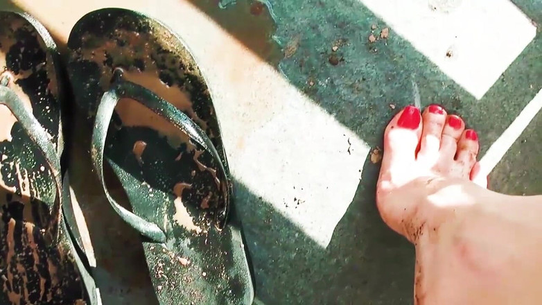 Goddess Celine: Pies sucios humillación femdom