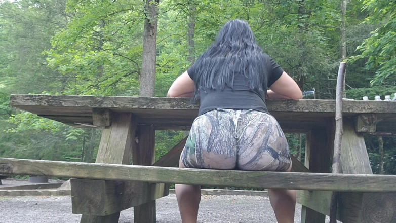 Julia Ryan: Giantess Morning Coffee with a Side of Farts