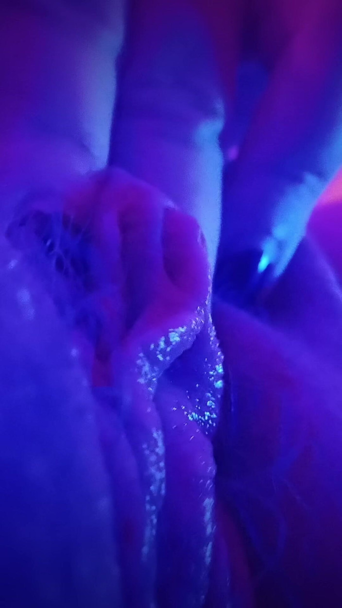 Big Clit Muse: Patrz, jak zmysłowo pieszczę mojego wielkiego na twoich oczach