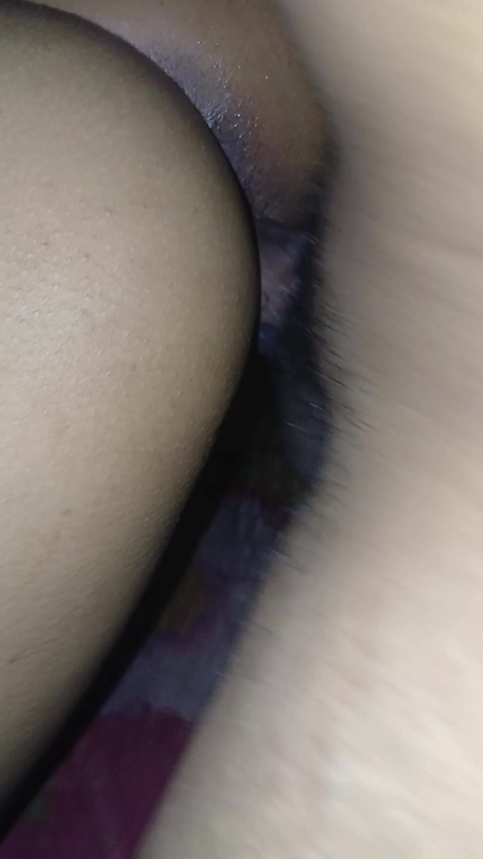 Theresia Nirvana: Une fille de 18 ans a du mal à tomber enceinte