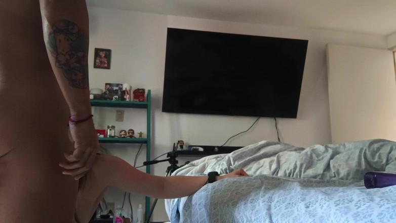 Candy Camille: セックスをするためにコンドームを取り出す