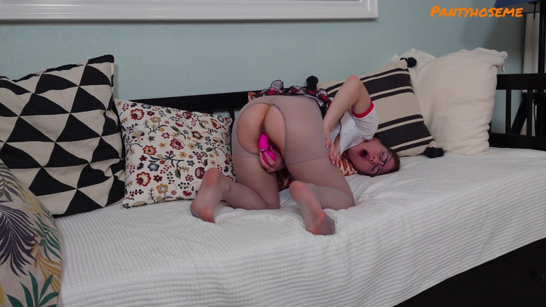 Pantyhose me porn videos: Asosyal hatun Misty kasıksız külotlu çoraplı amcık eğlencesi içinde boşalıyor