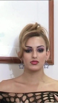 Blondă sexy futută în cur