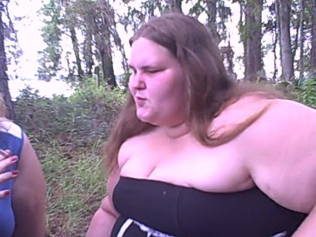 BBW nurse Vicki adventures with friends: Mi novia y yo fumamos, escupe en una polla de...