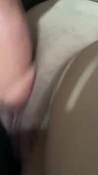 Babyluna939 la petite pute coquine se masturbe et je la remplis de mon sperme, partie 2