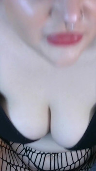 Striptiz yapan kamera kızı