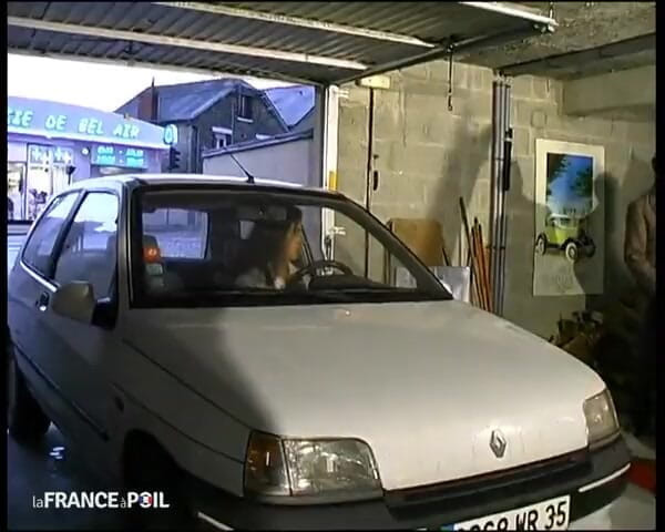 French Family Secrets: Doppia penetrazione e doccia di sperma nel garage!