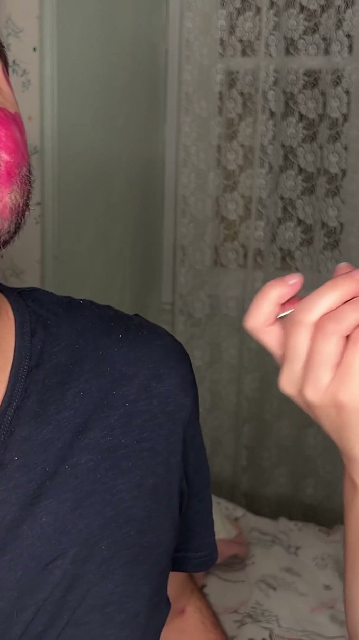 Stellafatale: Roter lippenstift, gesicht, der 2 Entdeckungsvideos markiert