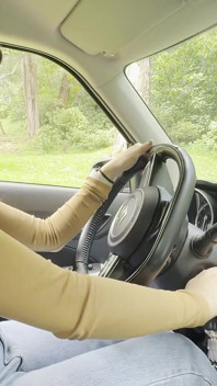 Nos Excita Escuchar El Sonido Del Carro, Besarnos, Tocarnos Las Tetas Y Tener Orgasmos
